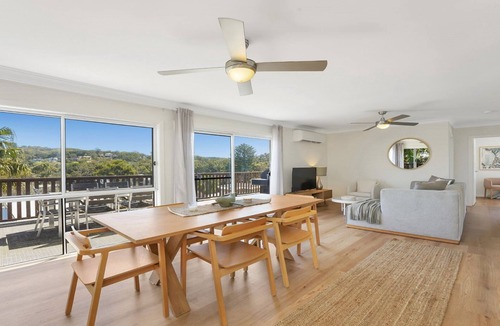 Copacabana House | JEAN'S BEACH HOUSE | Accom Holidays