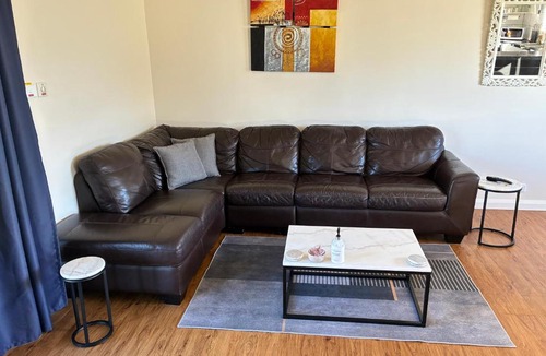 Jerilderie House | Jerilderie BNB - 2BR Home - 86"TV - Petsfee15