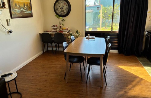 Jerilderie House | Jerilderie BNB - 2BR Home - 86"TV - Petsfee15