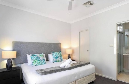 Caves Beach House | Jesbellerai Villa- Caves Beach Resort