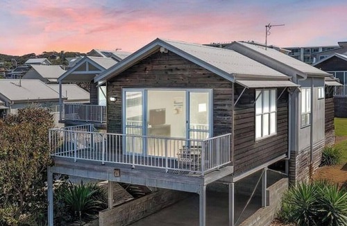 Caves Beach House | Jesbellerai Villa- Caves Beach Resort