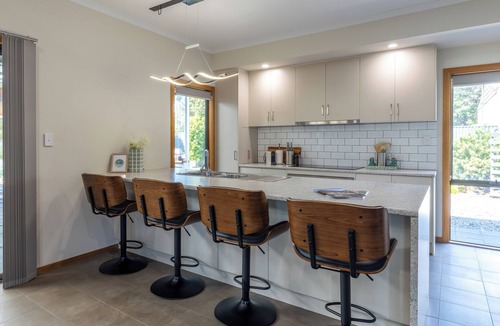 Normanville House | Jetty Life Normanville - Family Entertainer, 5 mins walk to Beach &Village Cafes