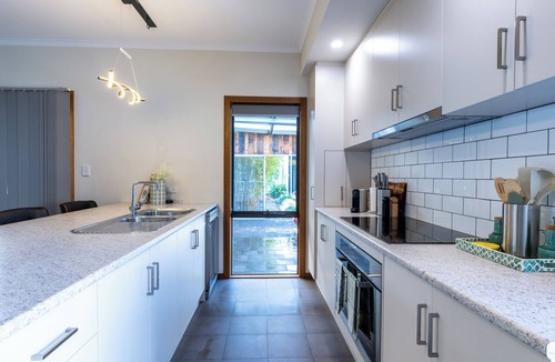 Normanville House | Jetty Life Normanville - Family Entertainer, 5 mins walk to Beach &Village Cafes