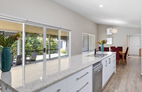Normanville House | Jetty Road Holidays - 33 Jetty Road