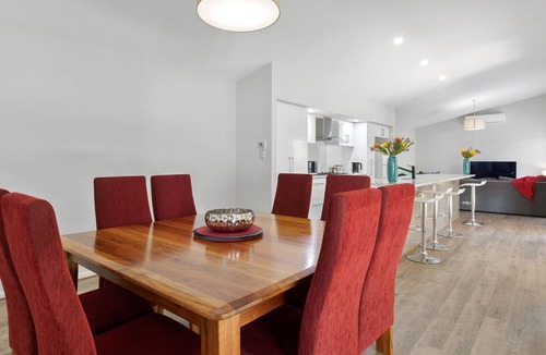 Normanville House | Jetty Road Holidays - 33 Jetty Road