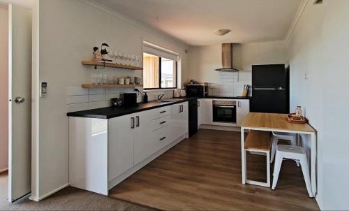 Warrnambool House | Jimmara Sands- Central home close to shops & beach