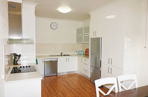 Eden House | Jodi's Beach Retreat - Pet Friendly (2 bedroom apartment) 5+ nights