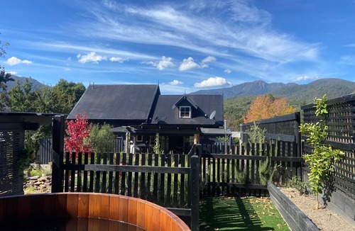 Merrijig House | Join "Ridge" & "Retreat" for a large group. Magical views of Mt Buller Sleeps 16