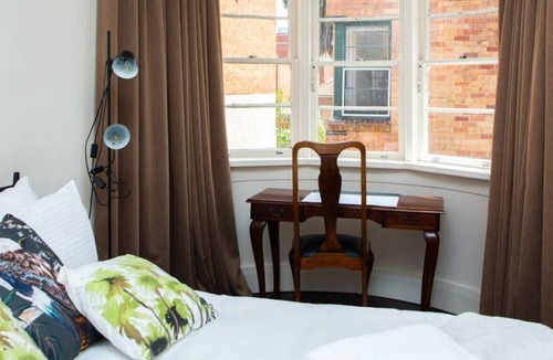 East Melbourne Apartment | Joli - Light Filled Delight Close to the MCG