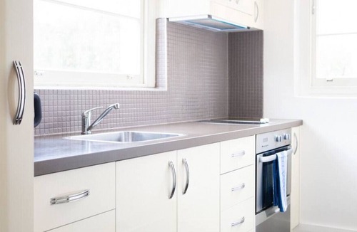 East Melbourne Apartment | Joli - Light Filled Delight Close to the MCG