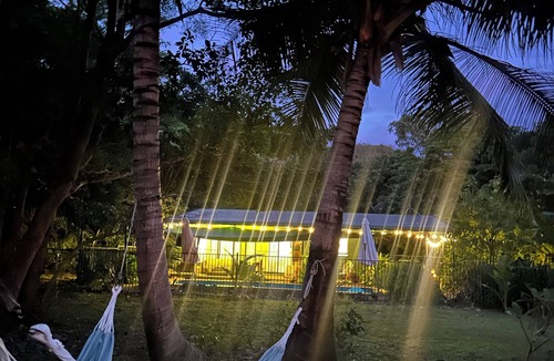 Dundee Beach House | Jungle Hut - RARE absolute beachfront!