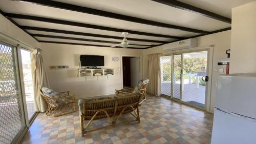 Jurien Bay Ski Chalet | Jurien Bay View Bungalows - Island View 7, 8 Hill Street