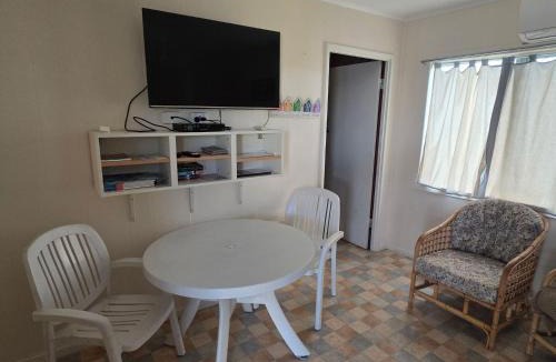 Jurien Bay Ski Chalet | Jurien Bay View Bungalows - Beach View 6, 8 Hill Street