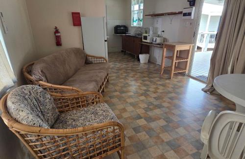 Jurien Bay Ski Chalet | Jurien Bay View Bungalows - Beach View 6, 8 Hill Street