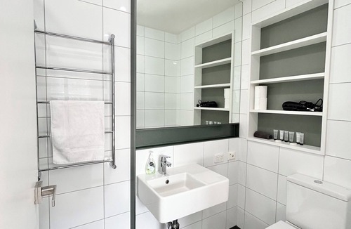 St Kilda West Apartment | Just a stone's throw away from St Kilda Beach