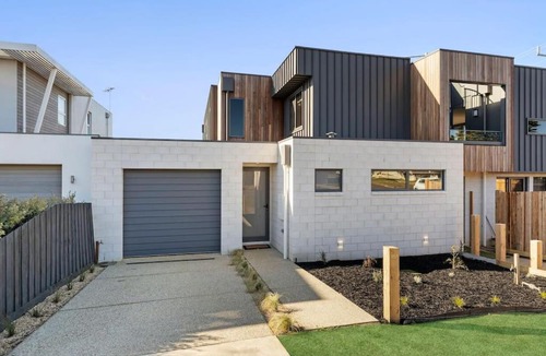 Torquay House | Just built luxury Townhouse