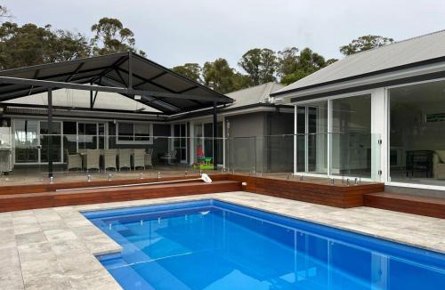 Bundanoon House | Kalamunda Estate with Pool, Fire Pit & BBQ Deck
