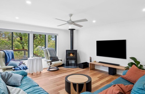 Anglesea House | Kanga Beach House, just moments from the beach and golf course