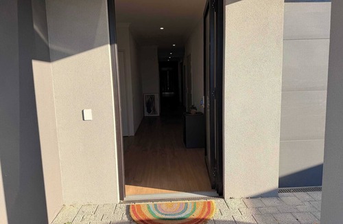 Karnup House | Karnup Getaway with an ensuite bathroom in each room
