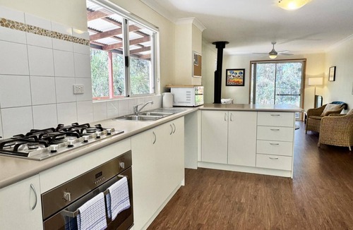 Shadforth House | Karri Views: Walk to inlet, Close to town and Bibbulmun Track