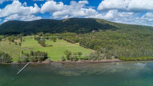 Coomba Bay House | Katandra Homestead, farm on the lake, close to beaches and national park