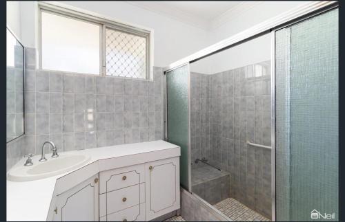 Kelmscott House | Kaveri Farm House - Room3