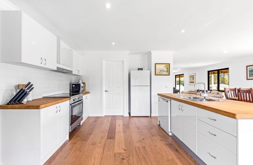 Tolmie House | Kelly Creek Farm - Tolmie - Sleeps 10