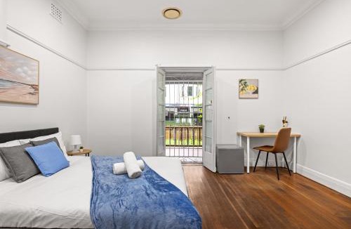 Kensington House | Kensington Double Room - Central & Affordable - Shared Bathroom & Kitchen