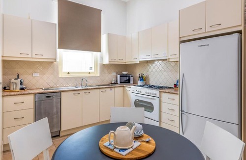 Henley Beach House | Kerrigan's on Seaview- one minute walk to beach - no beachfront views or street views