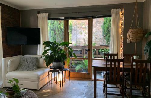 Kew Apartment | Kew Retreat - Near 48 Tram - Free Parking