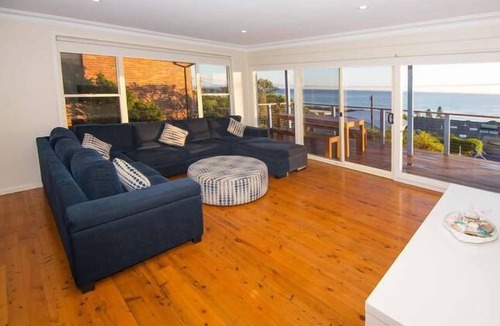 Forster House | KICK BACK BEACH SHACK - Beach,Surf & Ocean Views + Walk to Beach + Pet Friendly!