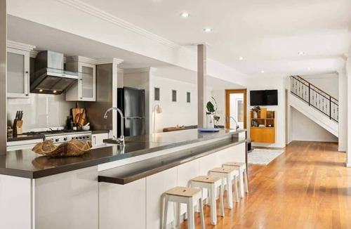 Hillarys House | Kids Playroom | Walk to the Beach & Harbour | Pool