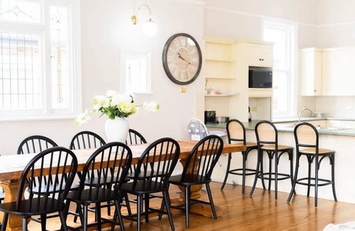 Orange House | Kilarra House. Circa 1880. Sleeps 10, Orange CBD.