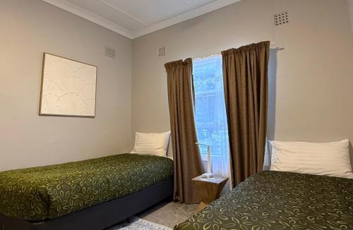 Kimba Apartment | Kimba Units - Better than a motel room - self contained and pet friendly