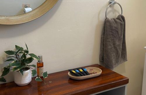 Kimba Apartment | Kimba Units - Better than a motel room - self contained and pet friendly