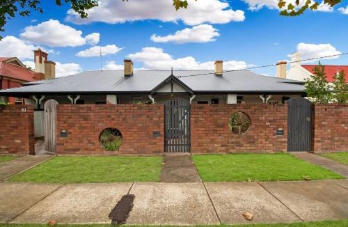 Wagga Wagga House | Kincaid Cottage - Cozy 2 Bed Home, CBD Location