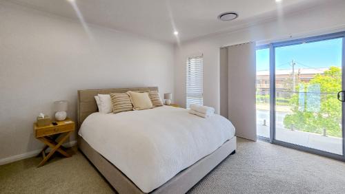 Wagga Wagga House | Kincaid Travellers Townhouse - Central Wagga