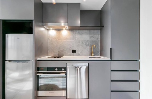 West Melbourne Apartment | King 1-Bedroom Apartment at Rosslyn Street Melbourne