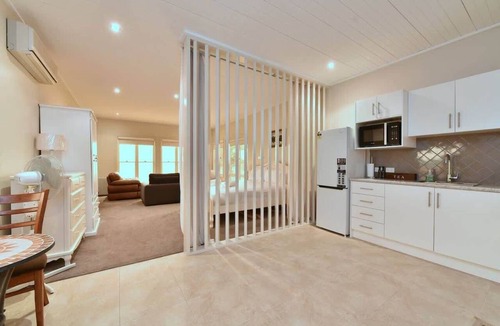 Pokolbin Apartment | King 1 - close proximity to Bimbadgen Hope Estate