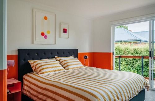 Hobart Central Business District Apartment | King Bed, Hot Tub & Parking in Heart of Sandy Bay