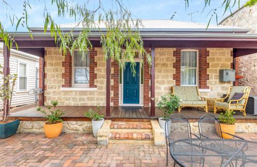 East Fremantle House | King Charming Cottage - Walk to the River