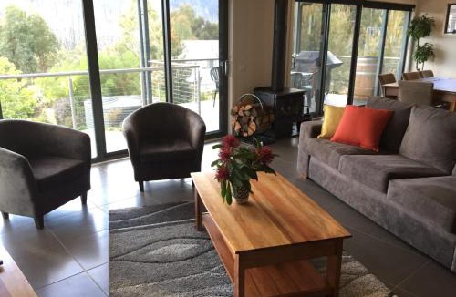 Marysville House | Kings View- Breathtaking mountain views