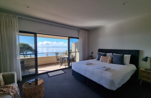 Kingscote House | 🌊Kingscote Terraces 2: Ocean Views, Town Location, Premium Property, Wifi, AC