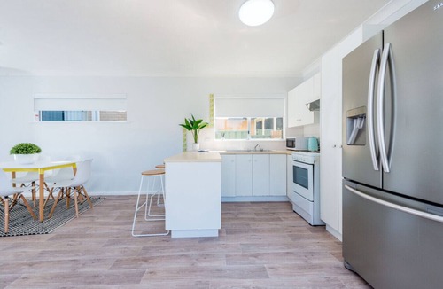 Nelson Bay House | Kookaburra Krib! Walk 2 Little Beach & Shoal Bay