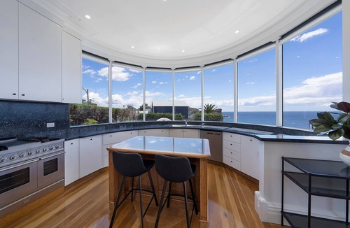 Avalon Beach House | “Kookaburra” - Oceanfront 4-Bed with Amazing Views
