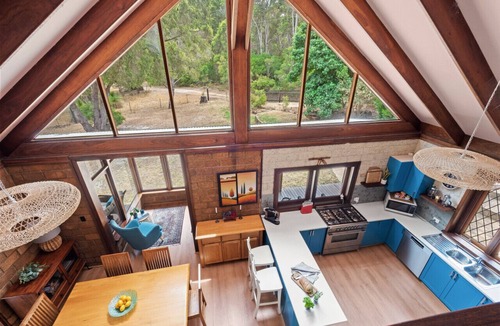 Redgate House | Kookaburra Retreat | Dog Friendly | Forest View