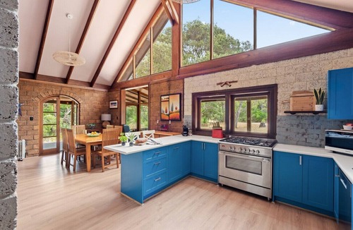 Redgate House | Kookaburra Retreat | Dog Friendly | Forest View