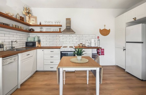 Jindabyne Apartment | Kooringa - Lake Views Central Jindabyne Air-Con BBQ