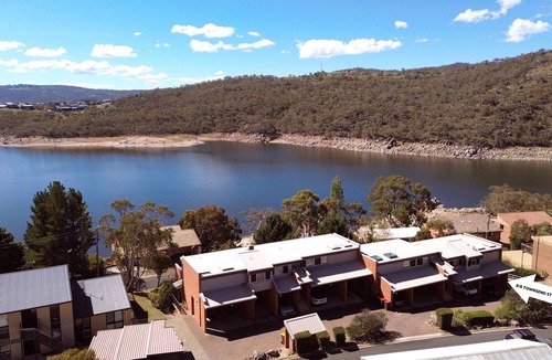 Jindabyne Apartment | Kooringa - Lake Views Central Jindabyne Air-Con BBQ