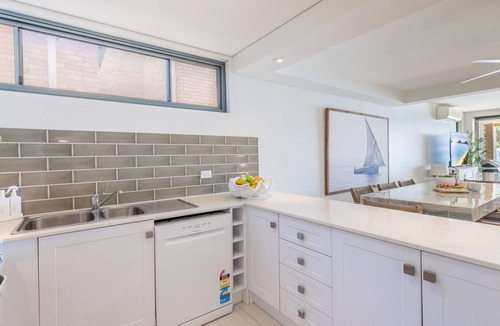 Salamander Bay House | Kooyonga 1, 211 Soldiers Point Rd - waterfront, views linen, aircon